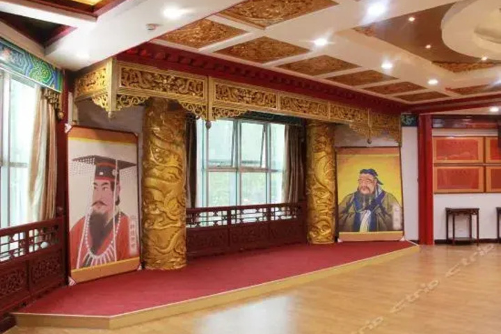Room 4 of 9
