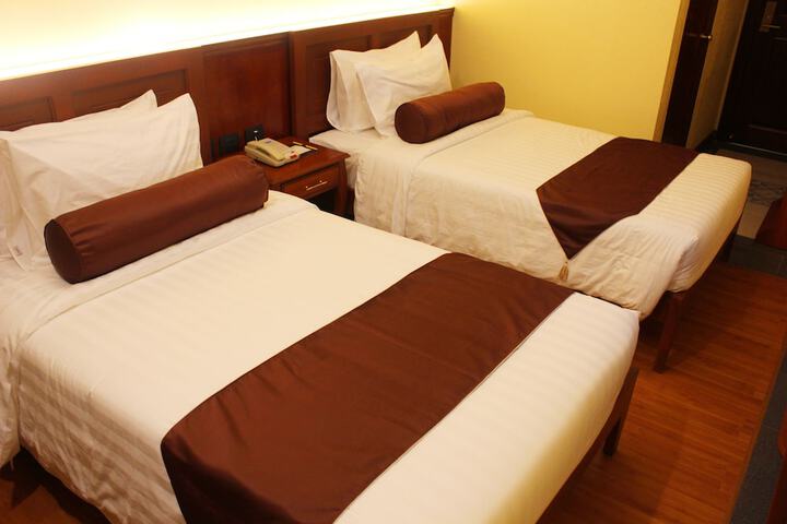 Room 6 of 34