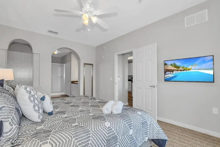Room 6 of 18