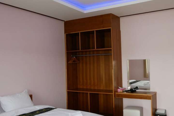 Room 9 of 29