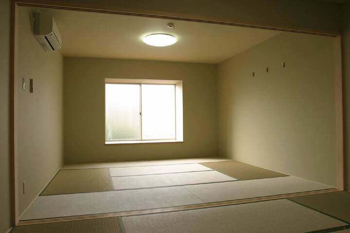 Room 4 of 37