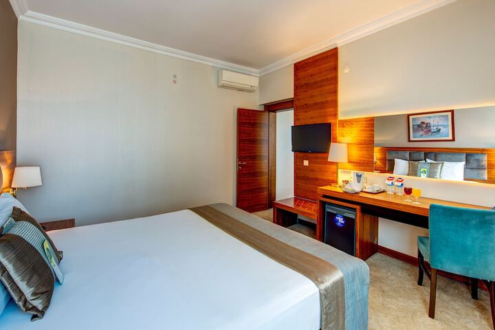 Room 14 of 80