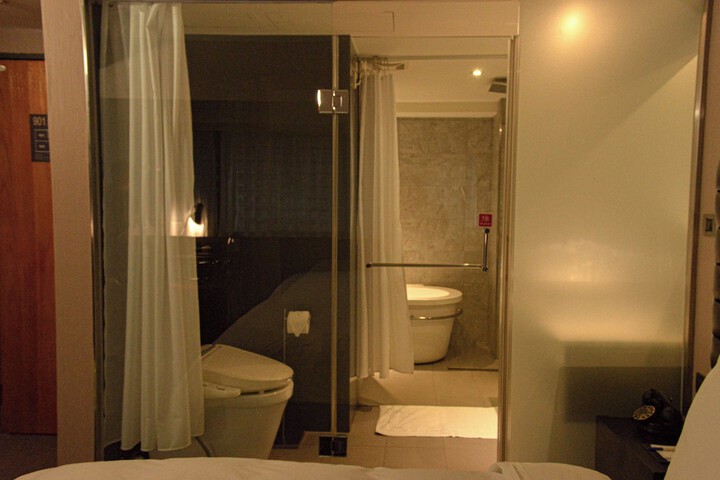 Room 26 of 41