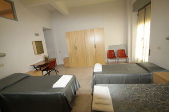 Room 26 of 40
