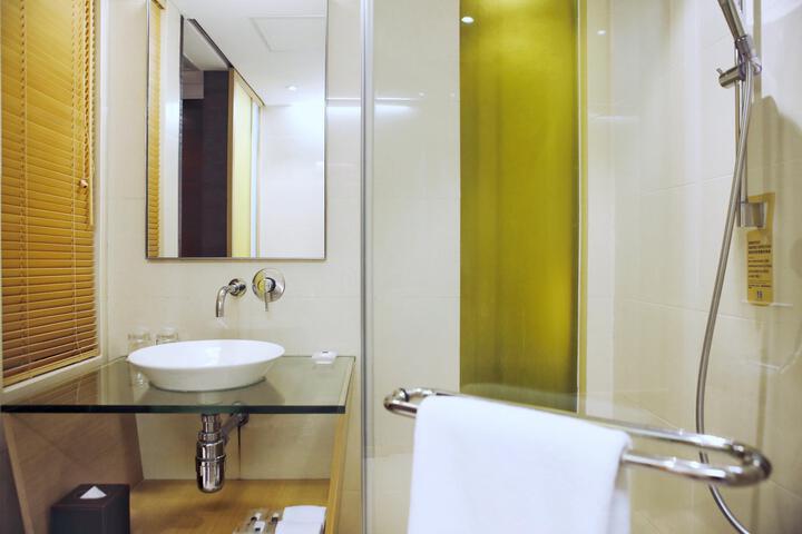 Room 2 of 9