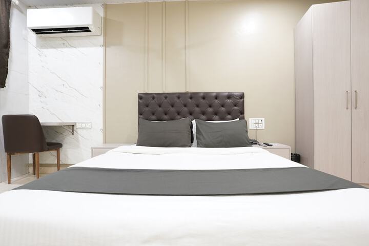 Room 4 of 32