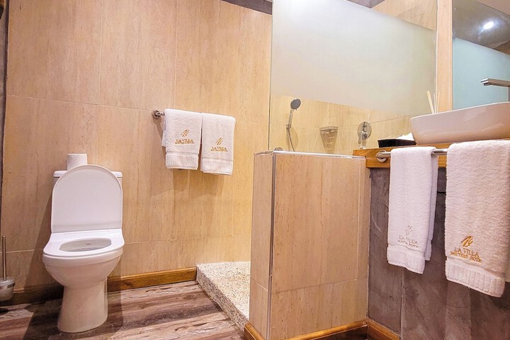 Clean Restrooms