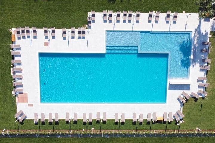 Pool 18 of 33