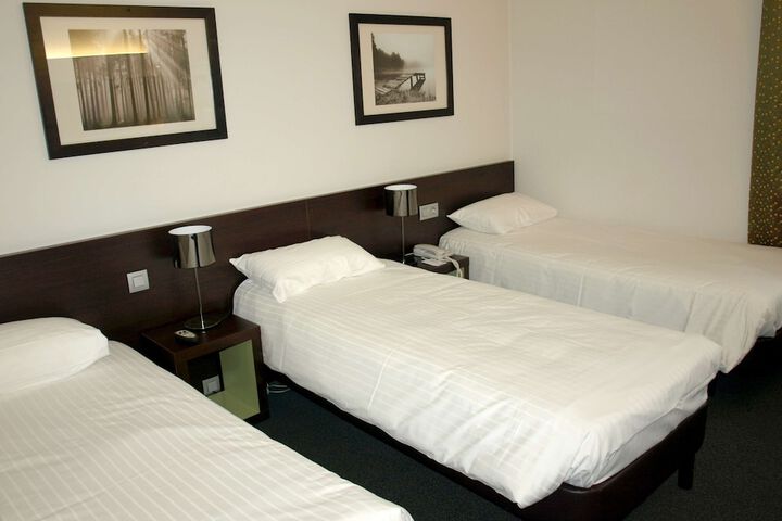 Room 33 of 62