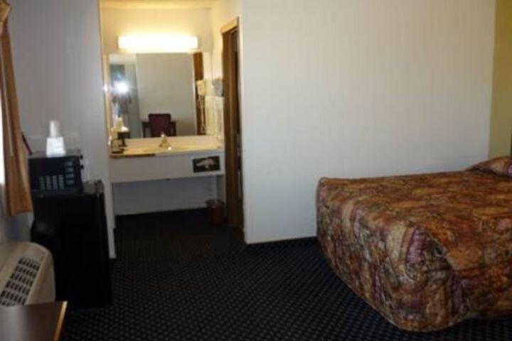 Room 9 of 14