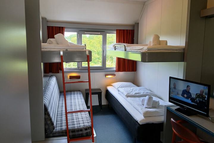 Room 12 of 21