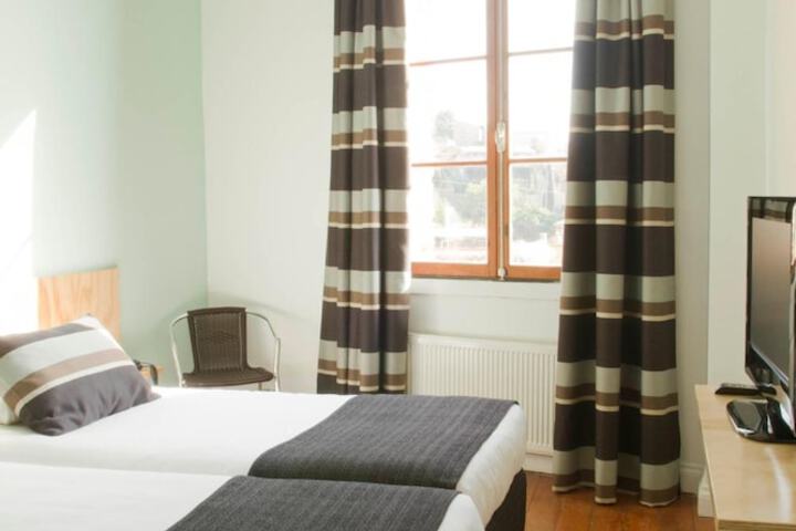 Room 10 of 39