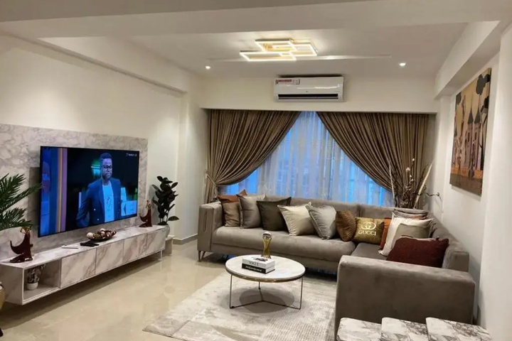 Room 2 of 7