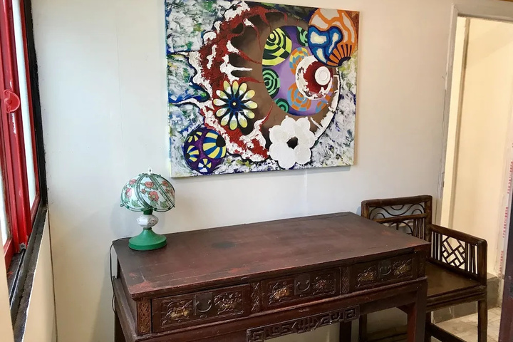 Room 10 of 12
