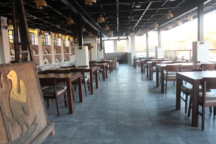 Dining 79 of 90