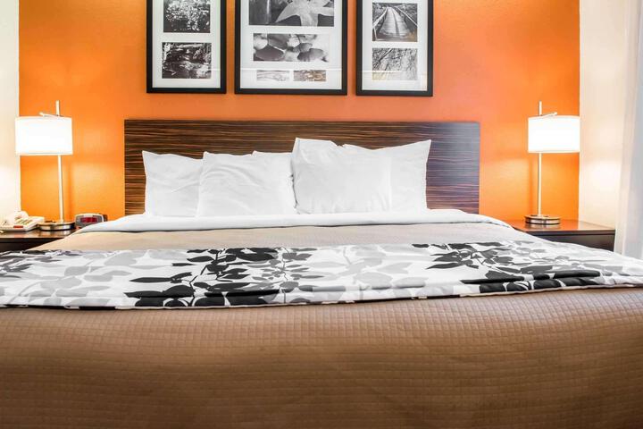 1 King Bed (1 of 7)