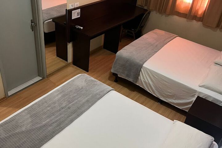 Room 9 of 34