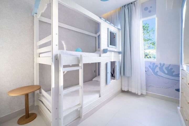 Room 17 of 144
