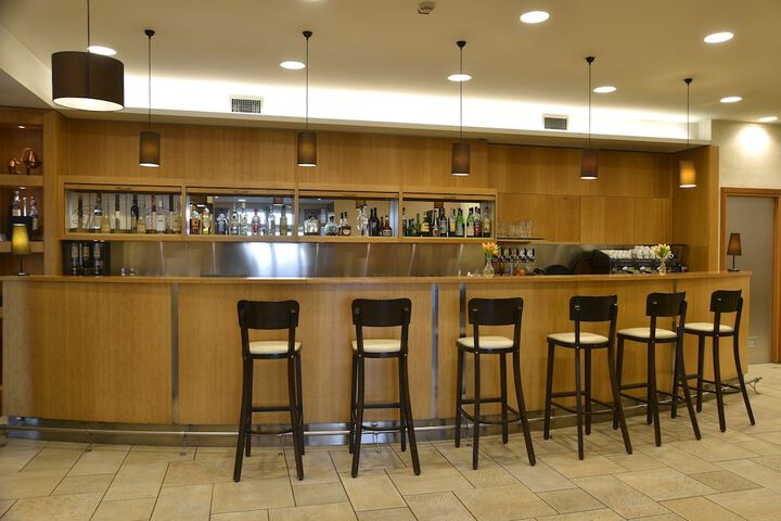 Lounge 68 of 74