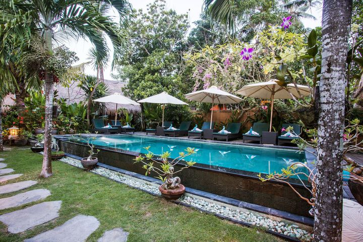 Hotel Pool