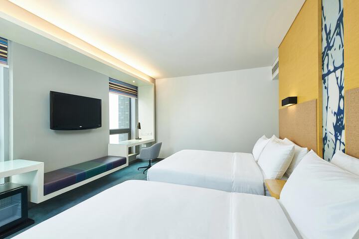 Room 6 of 27
