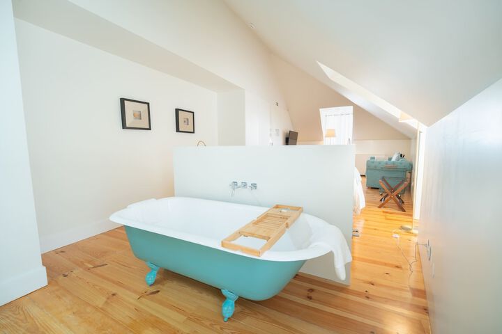 Room 4 of 42