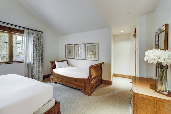 Room 70 of 569