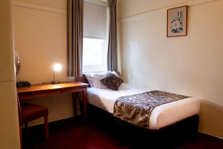 Room 11 of 38
