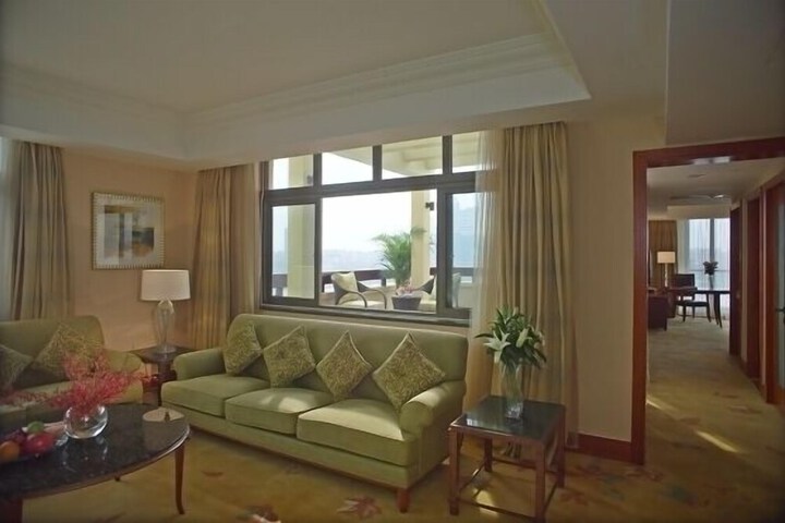 Room 9 of 25