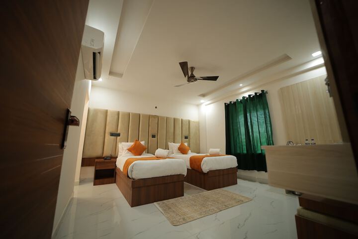 Room 12 of 36