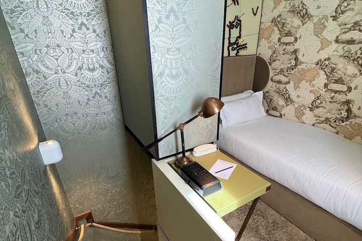 Room 22 of 50