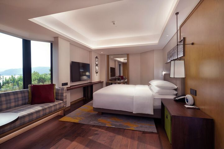 Room 26 of 98