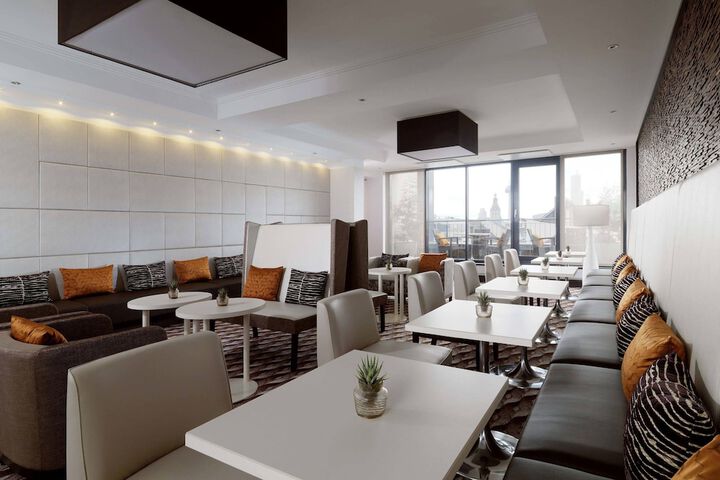 Lounge 78 of 117