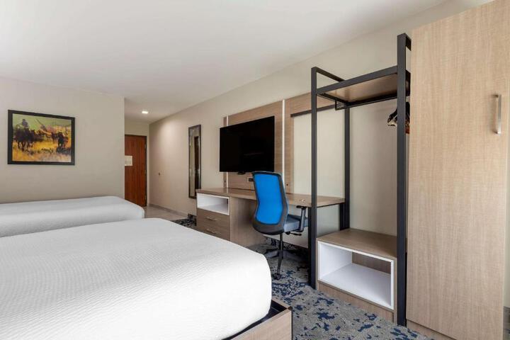 1 King Bed (15 of 18)