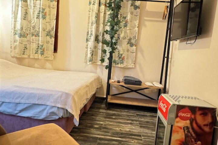 Room 11 of 23