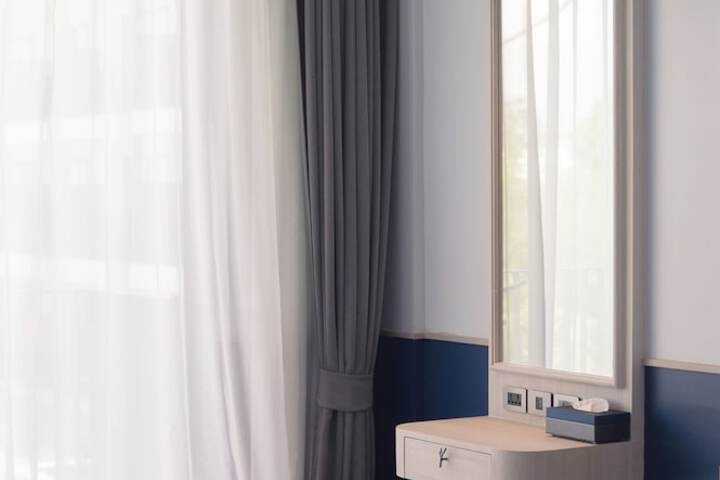 Room 27 of 80