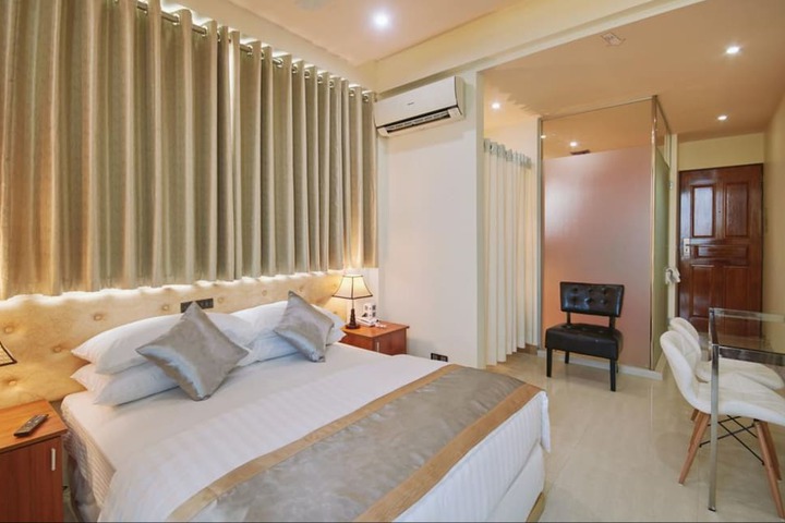 Room 14 of 32