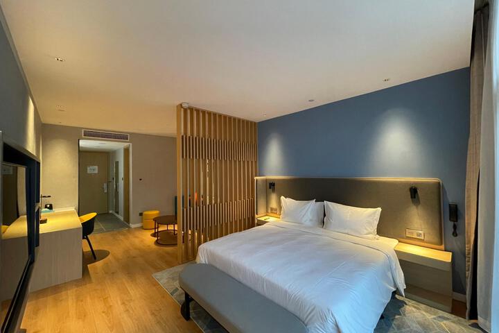 Room 30 of 50
