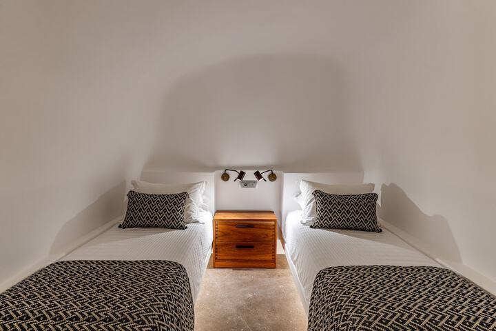 Room 10 of 108