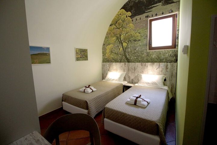 Room 11 of 25