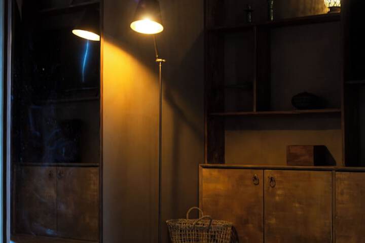 Room 5 of 142