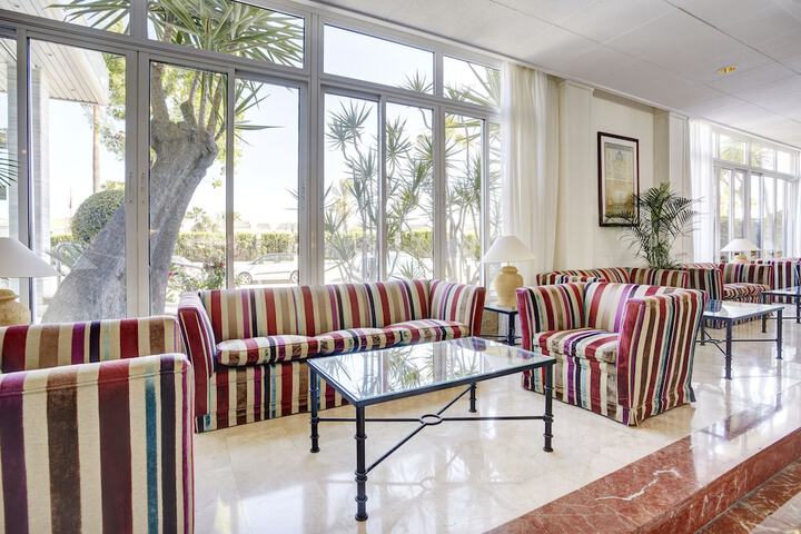 Entrance & Lobby