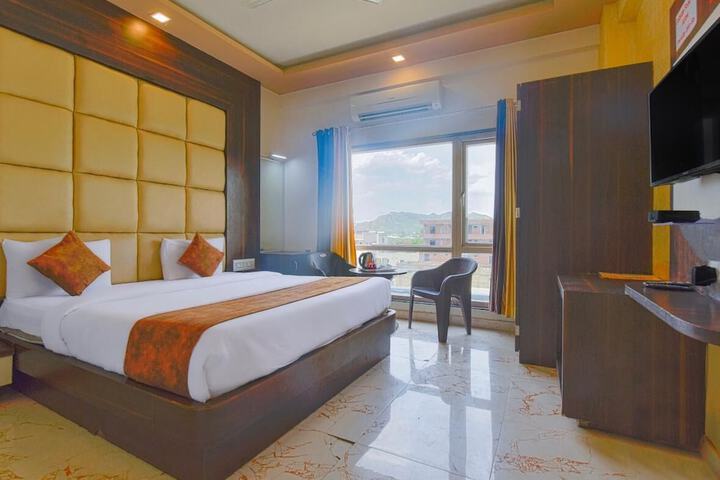Room 37 of 60