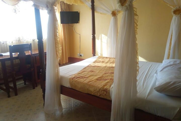 Room 17 of 36