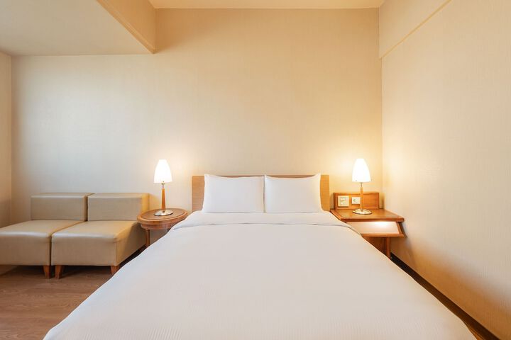 Room 16 of 36