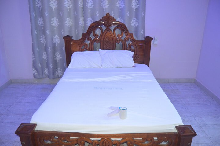 Room 5 of 32