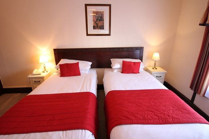 Room 27 of 140