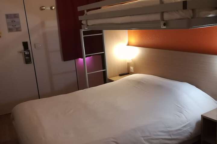 Room 7 of 32