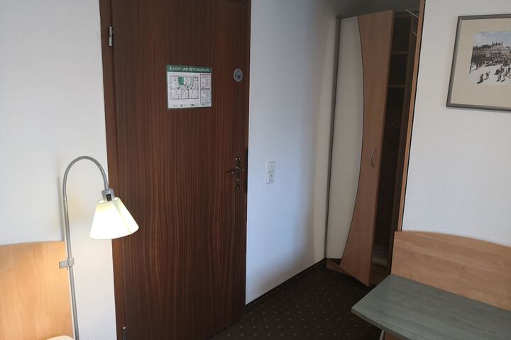 Room 18 of 38