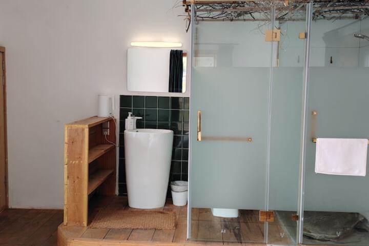 Room 65 of 86
